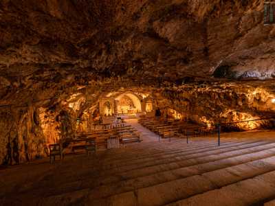 ...ci ritroviamo subito all�interno della cavit�...